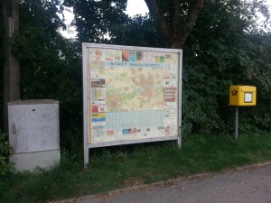 Die in die Jahre gekommene Stadtplanvitrine an der Erchanstraße wird durch eine Informationstafel ersetzt