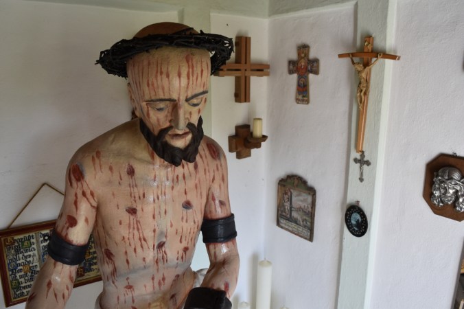 Die Holzfigur im Detail