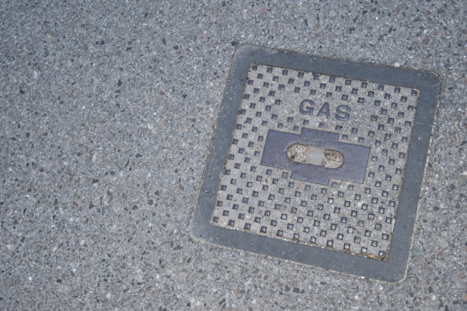 Symbolbild: Deckel eines Gasanschlusses an der Dreiländerstraße